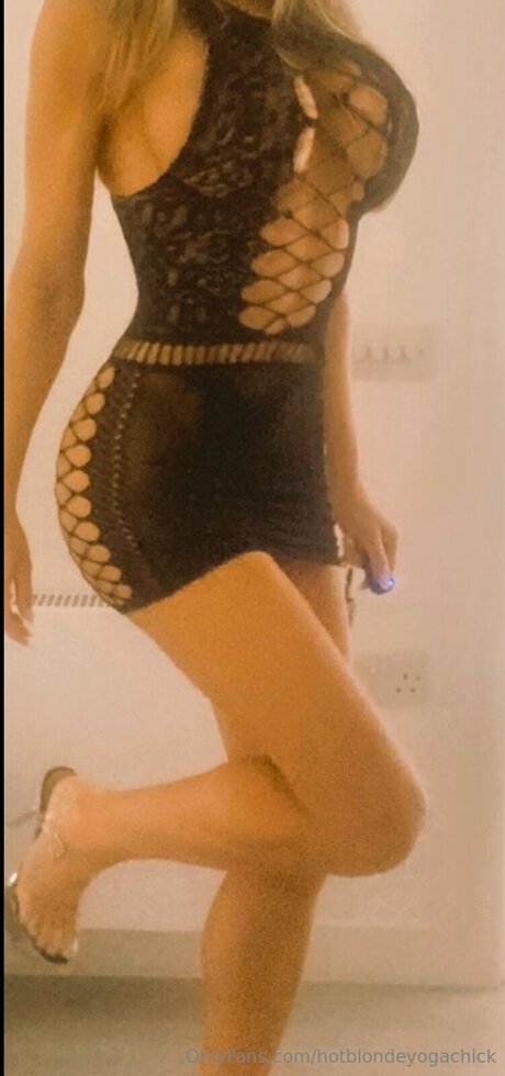 Hotblondeyogachick nude star archive