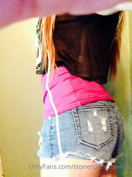 Stonerprincess4life nude pornstar picture