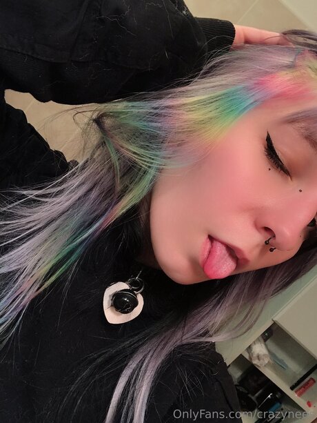 Crazynees art actress archive