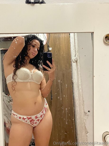 Coneejiitaa69 star erotic images