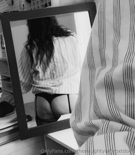 Thenaughtywifenxtdoor top actress pictures