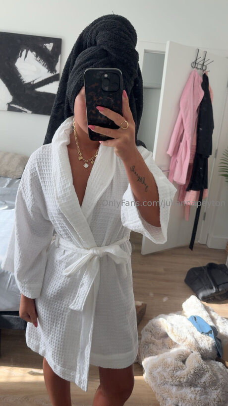 Juliannapeyton xxx actress galleries