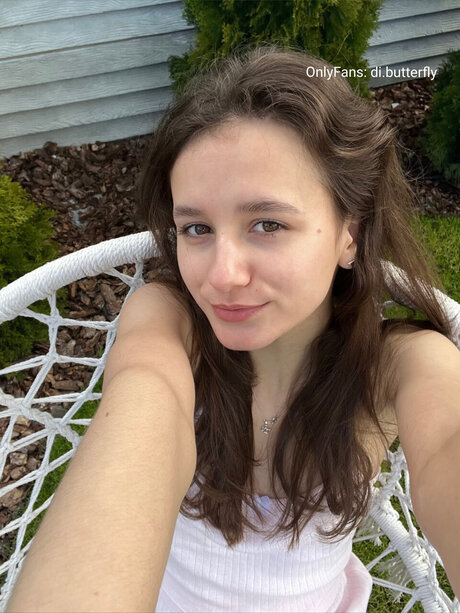 Di Butterfly model sexy pictures