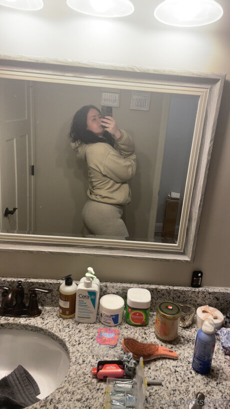 Bootsers69 erotic actress img