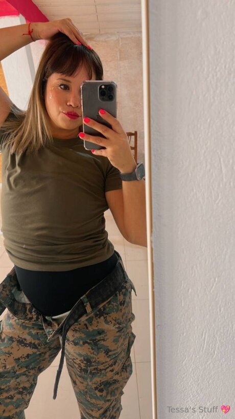 Curvy Tess beautiful model gallery