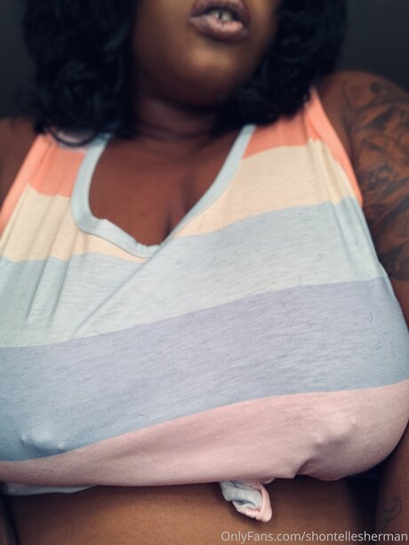 Shontellesherman model erotic image