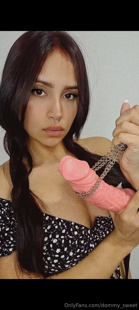 Dommy Sweet star erotic photos