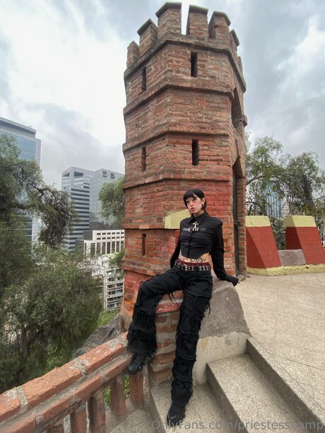 Priestessvamp model exclusive pics