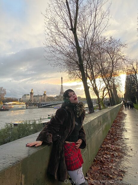 Priestessvamp model free photos