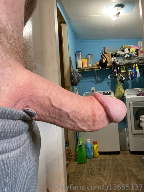 U13695137 xxx model pic