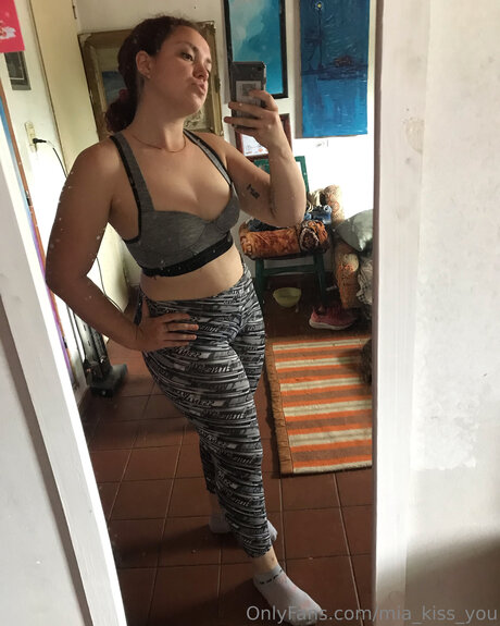 Mia Kiss You free star galleries