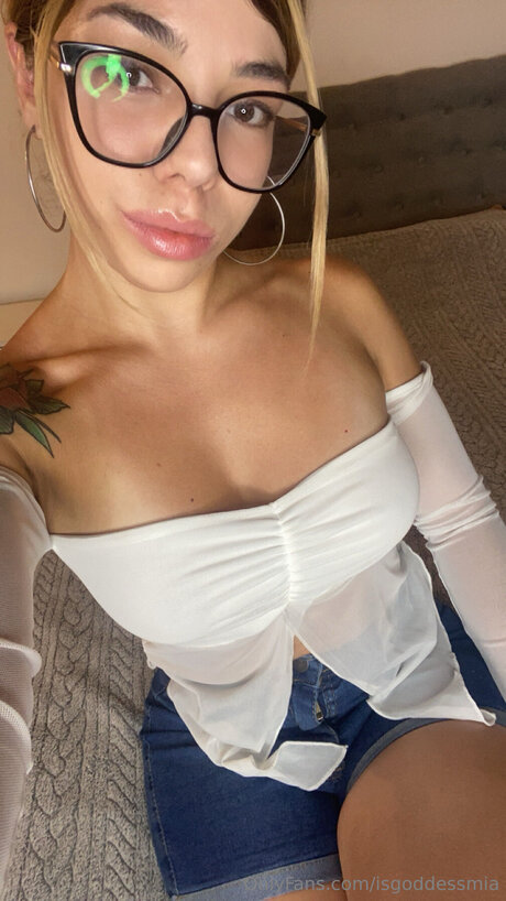 Isgoddessmia pretty model galleries