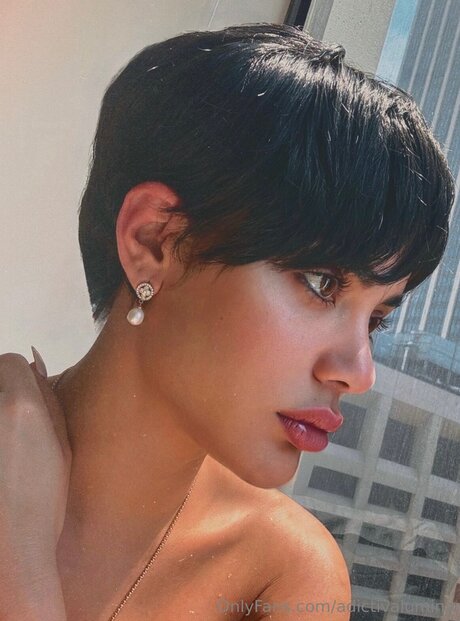 Adictivalumina model nice pics