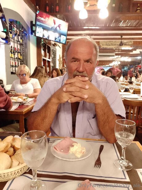 Daddy Ale pretty model pictures