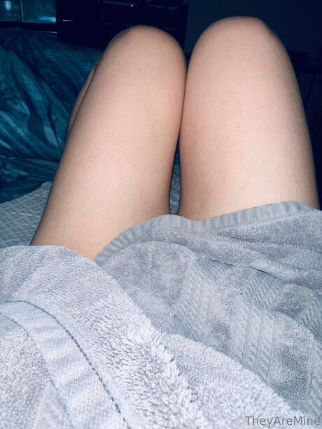 U217598164 exclusive star photo