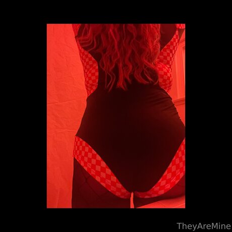 U217598164 pornstar beautiful pic