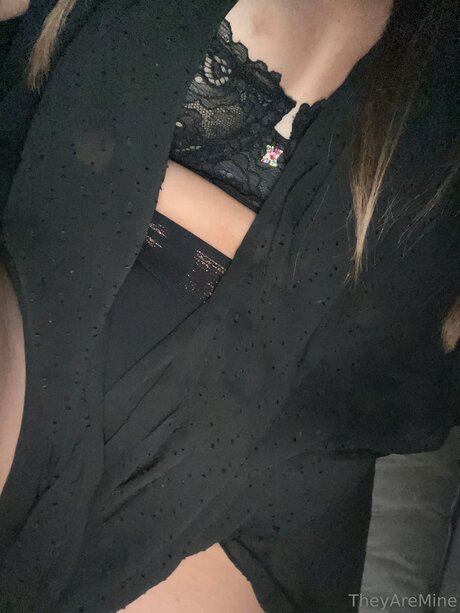 U217598164 model hot image