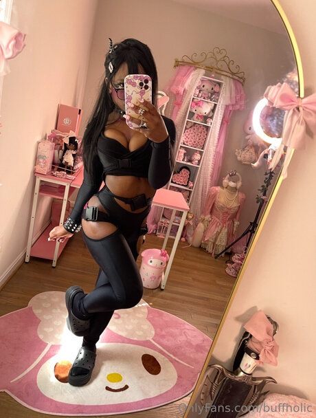 Buffholic model free pics