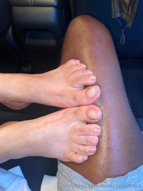 Everybodyfeets star high quality pics