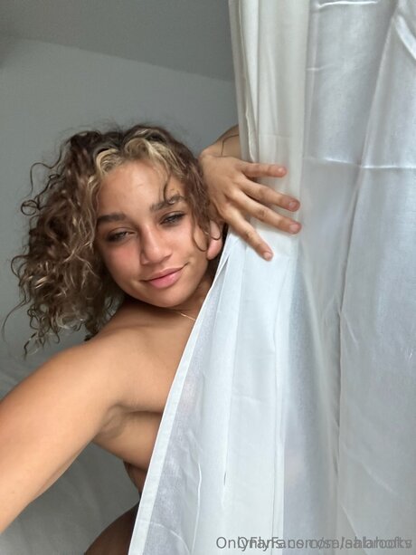 Salahoftv pretty model pic