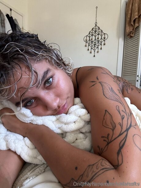 Salahoftv nude model photos