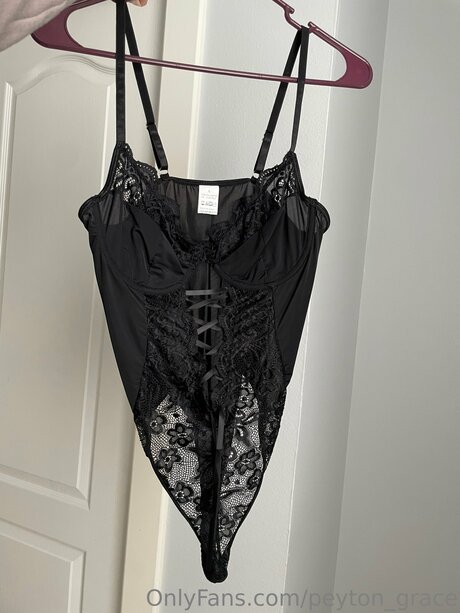 Peyton Grace model pornographic images