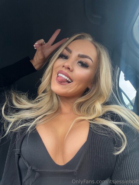 Itsjessieholt nude model photos