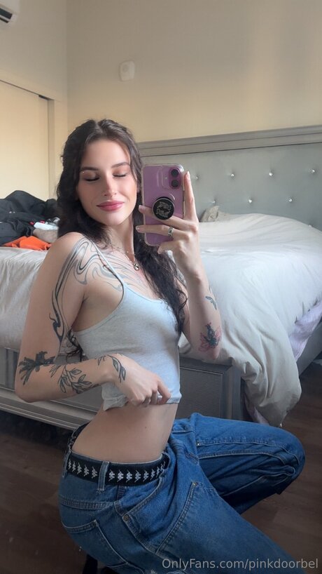 Pinkdoorbel sexy model img