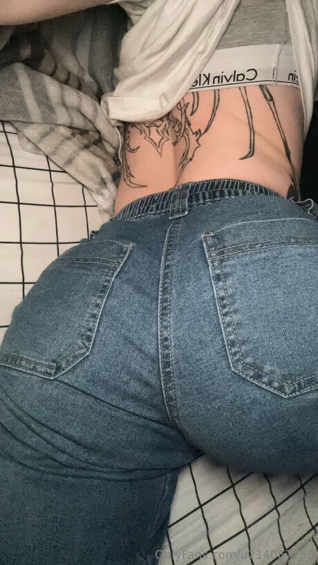 U214067285 model pornographic image