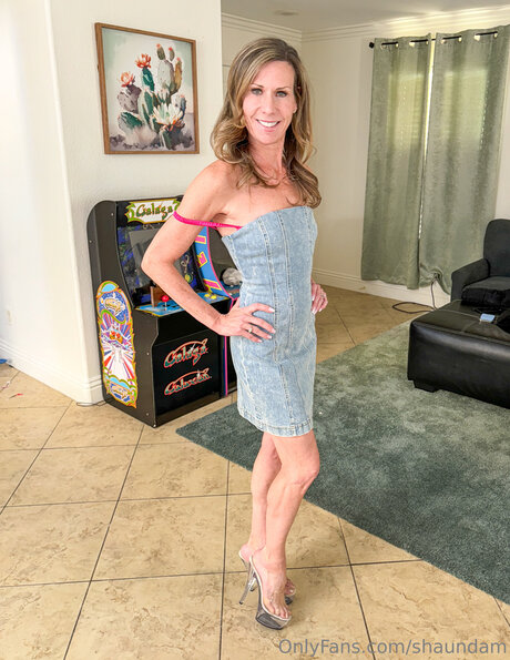 Shaundam nude model galleries