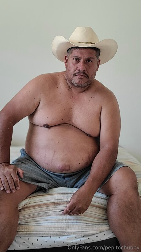 Pepitochubby free pornstar photo