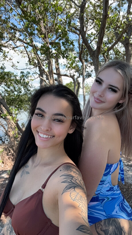 Yourfavemom25 exclusive star img