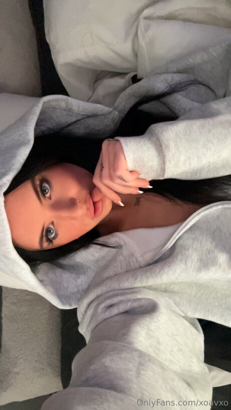 Xoavxo model hot images