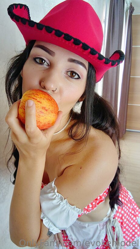 Evokemodel porn model photo