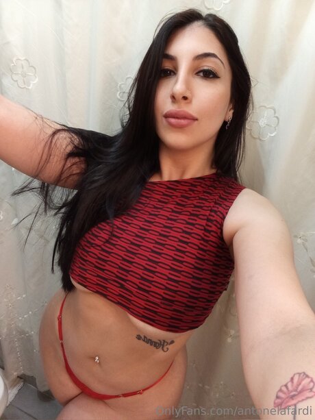 Antonelafardi pretty model image