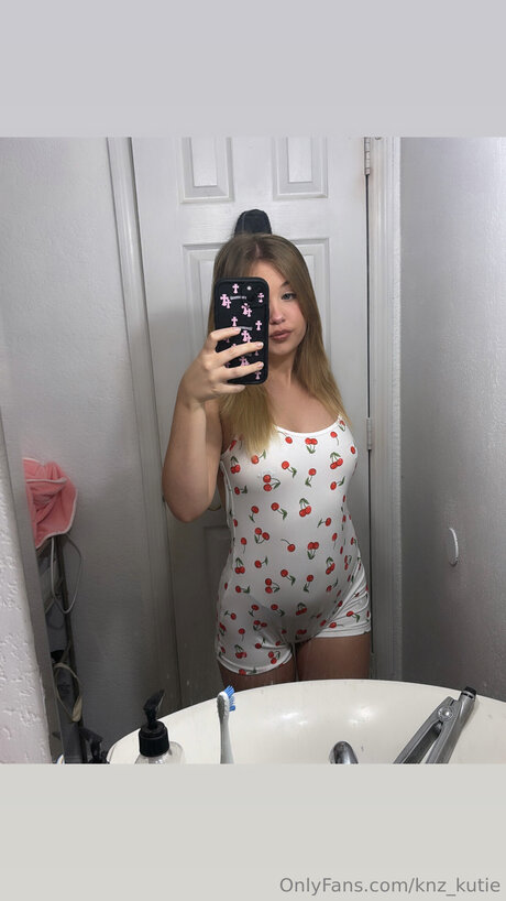 Knz Kutie model pretty pictures