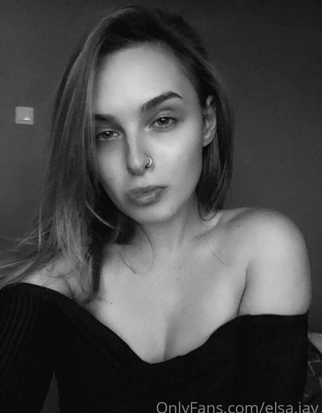 Elsa Jay star high quality pic