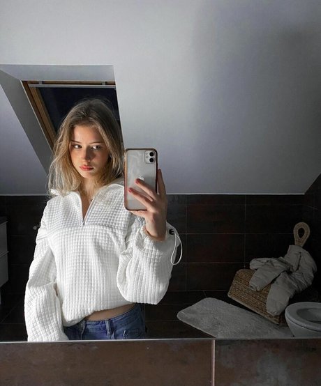 Mira Szalma hot pornstar gallery