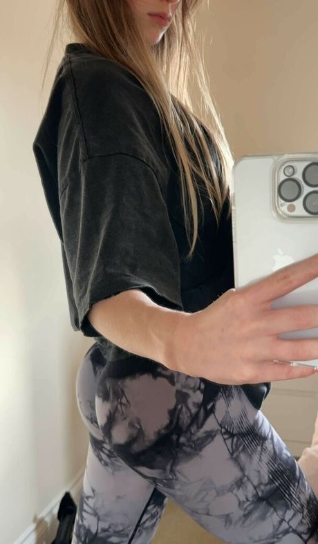 Mira Szalma exclusive actress pic