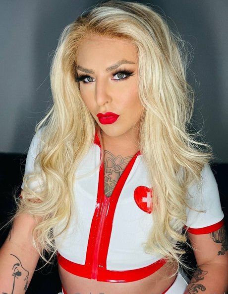 chanelsantini porn model archive