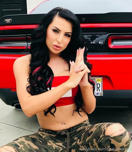 chanelsantini erotic model photo