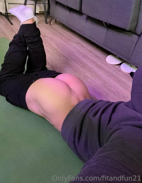 shylyryley naked actress gallery