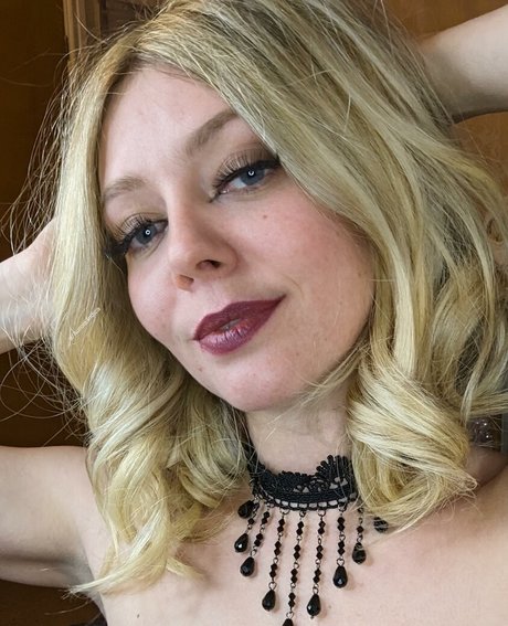 Aurora Indica naked model picture