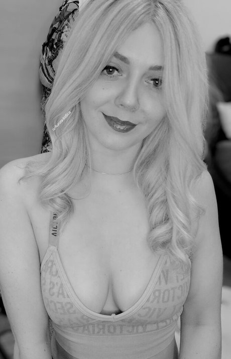 hands onlyfans nude img