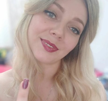 Aurora Indica star nude photo