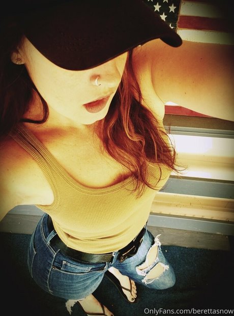 berettasnow sexy star photos