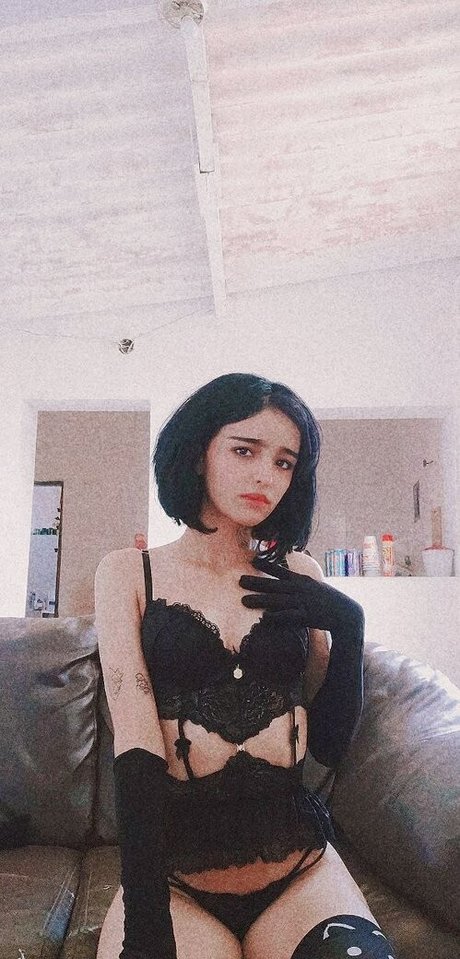 Loolizinhareal model art pics