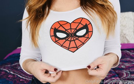 danijensen hot actress pictures