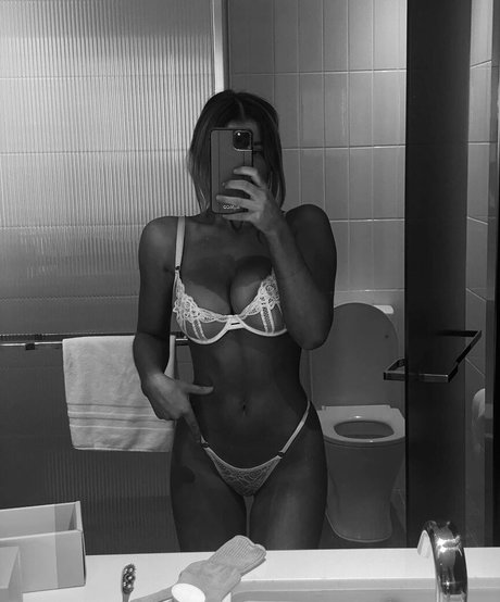 Kayla Butler hot model picture