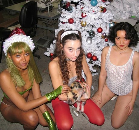 Lydiaren erotic model photos